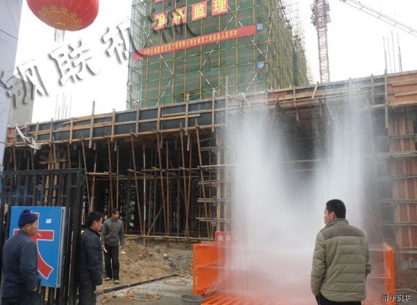 我公司為山東寧陽(yáng)大成建筑有限公司安裝GL-100T工地洗車(chē)機(jī)3.jpg