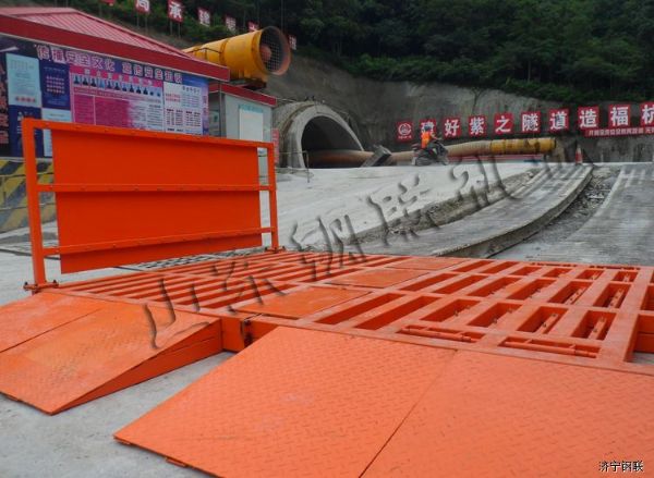 中鐵一局杭州紫之隧道項(xiàng)目部免基礎(chǔ)洗輪機(jī)3.jpg